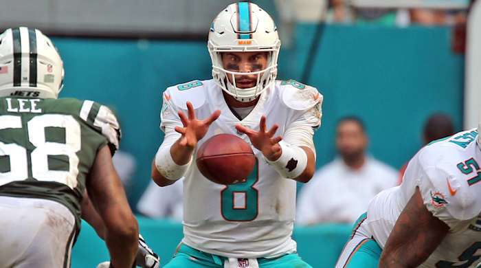 Coming off the bench in the third quarter, Matt Moore finished 13 of 21 for 188 yards, two touchdowns and an interception to help the Dolphins beat the Jets 31-28.